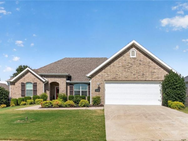2721 N Grey Squirrel Drive , Fayetteville, AR 72704