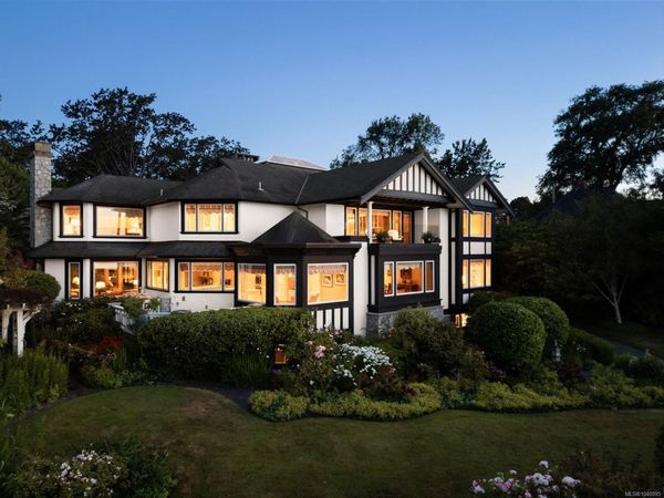 1580 Beach Dr , Oak Bay, BC V8R 6H8