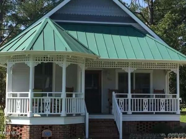 305 Vandemere Street , Oriental, NC 28571