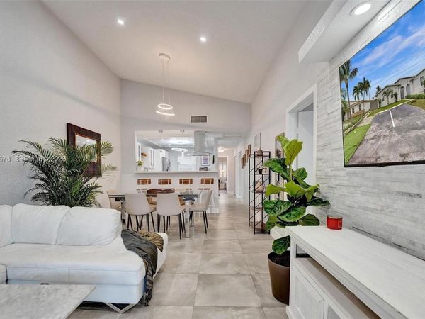 5535 SW 24th Ave , Dania Beach, FL 33312