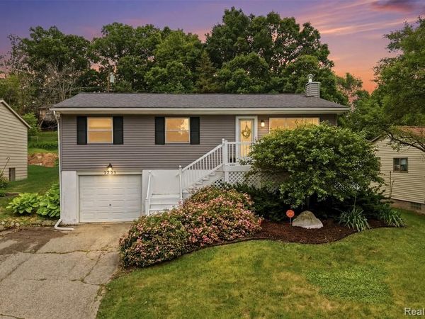5233 Van Winkle Street, Brighton Twp, MI 48116