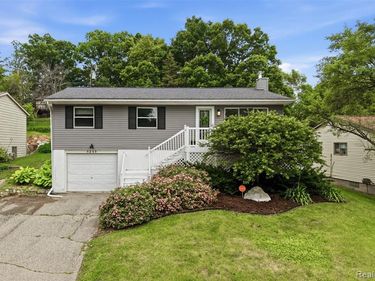 5233 Van Winkle Street, Brighton Twp, MI 48116