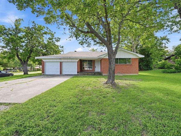901 Maple Street , Howe, TX 75459