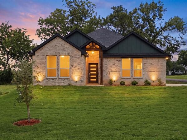 201 E Freeman Street , Ennis, TX 75119