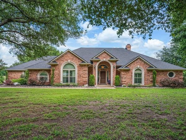 6400 Oak Hollow Drive, Burleson, TX 76028