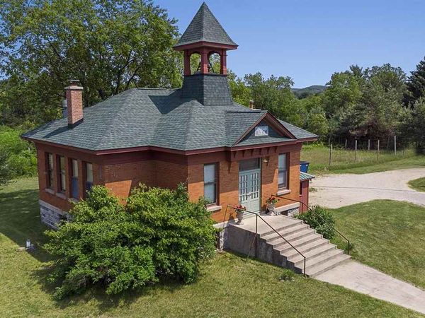 3009 S State Road, Harbor Springs, MI 49740