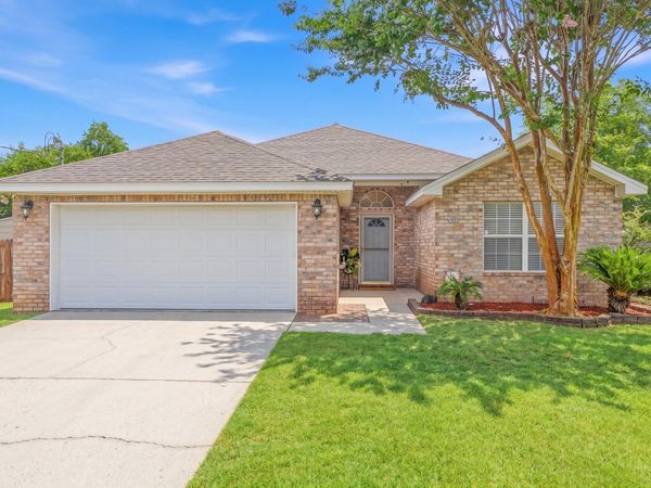 98 Marimba Street, Mary Esther, FL 32569