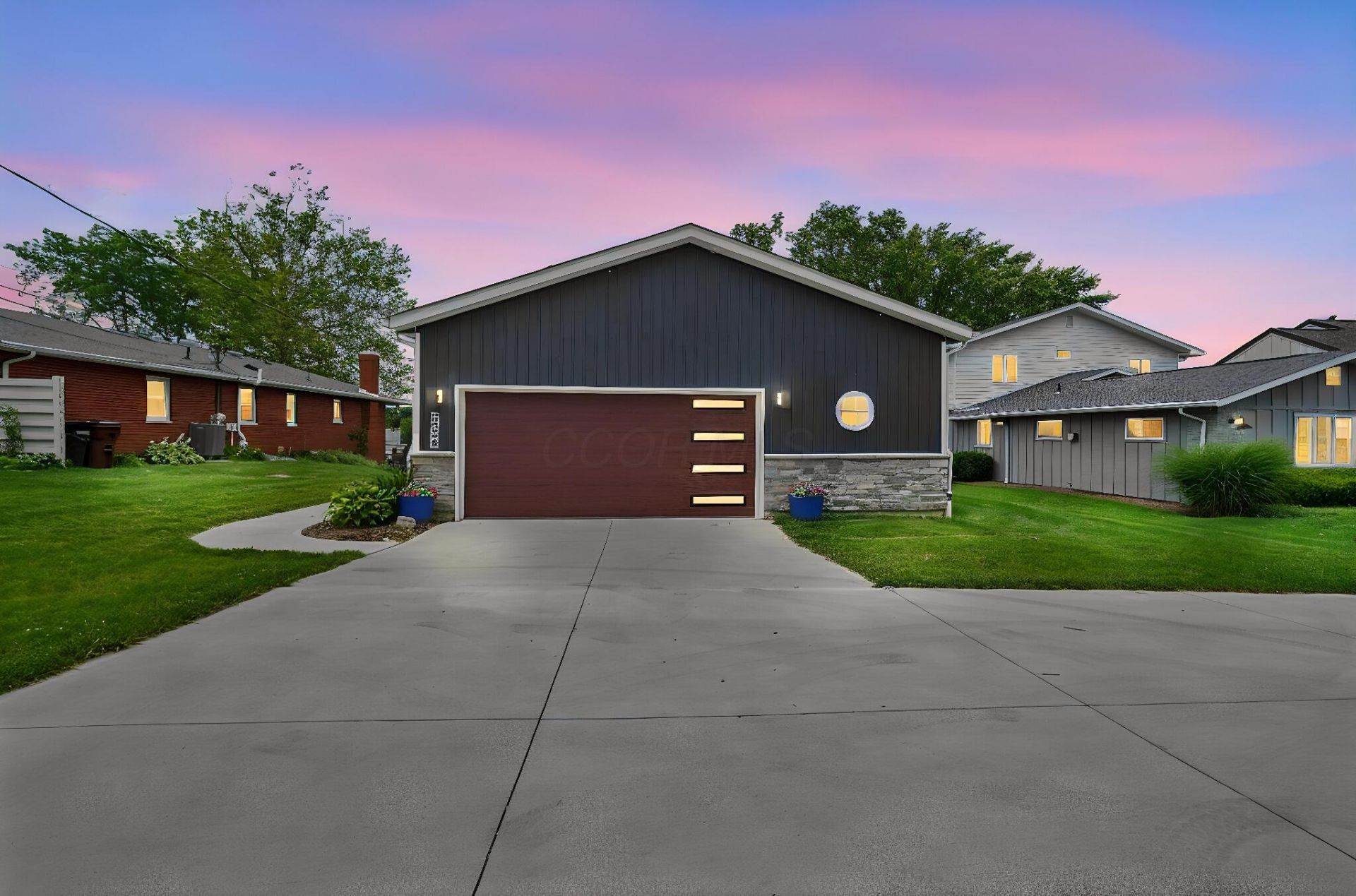 1300 E Choctaw Drive, London, OH 43140 Main Photo