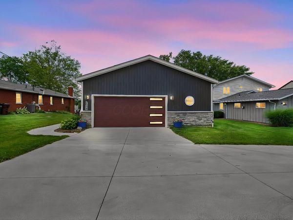 1300 E Choctaw Drive, London, OH 43140
