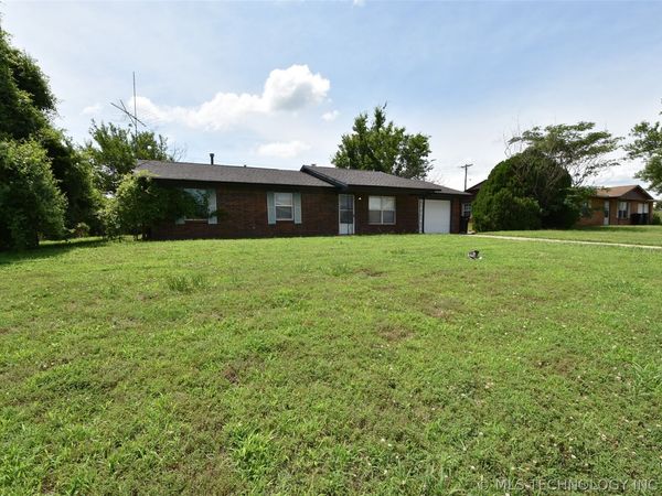 930 N Alex Noon Street , Wetumka, OK 74883