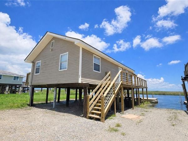 697 MARTIN Lane , Port Sulphur, LA 70083