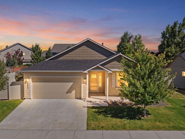 2211 Moon Shadow Dr, Caldwell, ID 83607