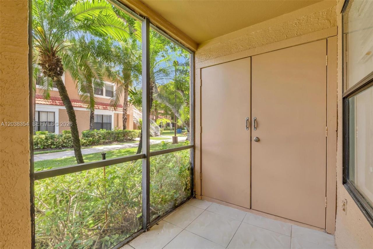 15560 SW 104th Ter, Unit 6112, Miami, FL 33196 Photo