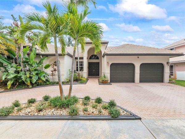 1522 NW 182nd Way , Pembroke Pines, FL 33029