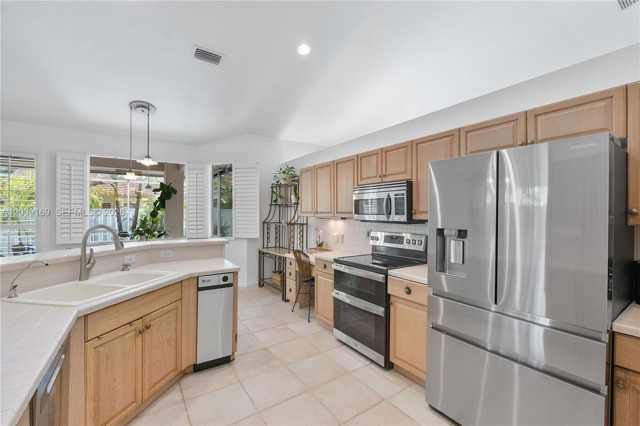 1522 NW 182nd Way, Pembroke Pines, FL 33029 Photo