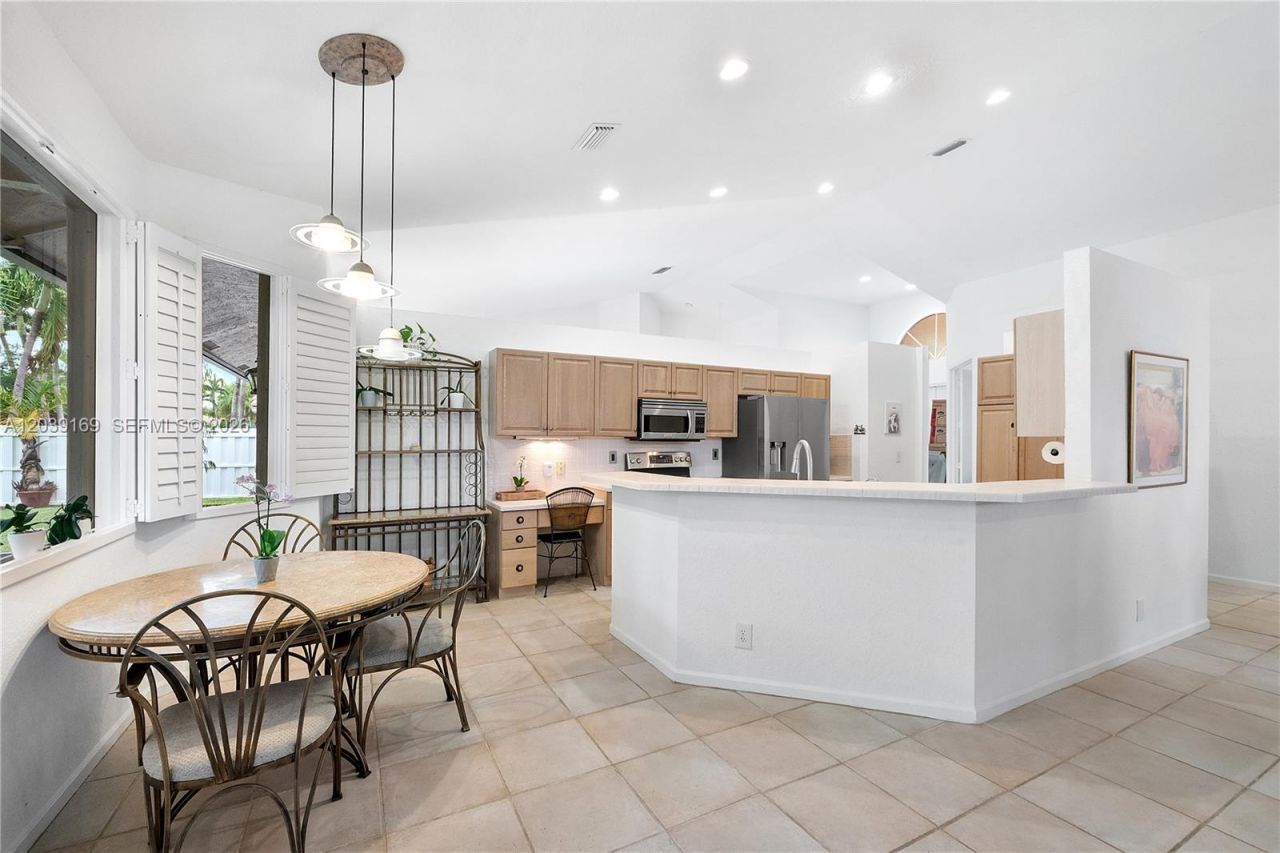 1522 NW 182nd Way, Pembroke Pines, FL 33029 Photo