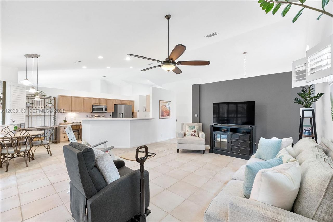 1522 NW 182nd Way, Pembroke Pines, FL 33029 Photo