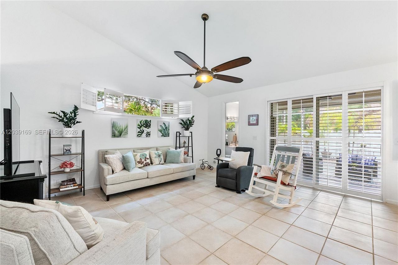 1522 NW 182nd Way, Pembroke Pines, FL 33029 Photo