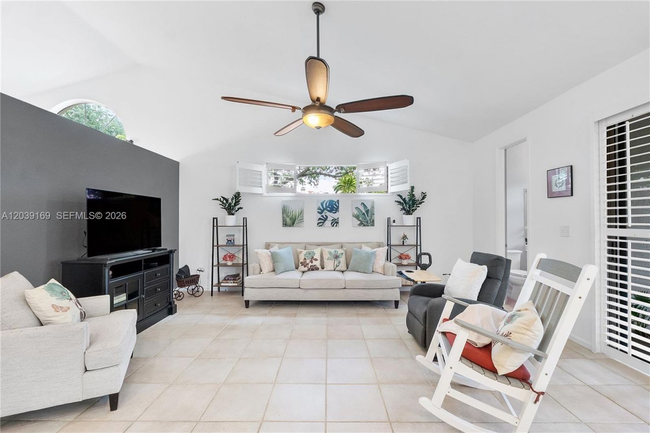 1522 NW 182nd Way, Pembroke Pines, FL 33029 Photo