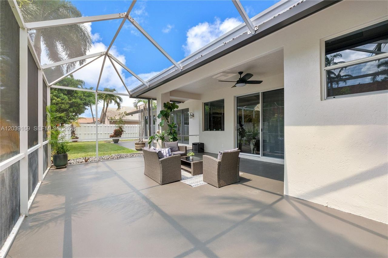 1522 NW 182nd Way, Pembroke Pines, FL 33029 Photo