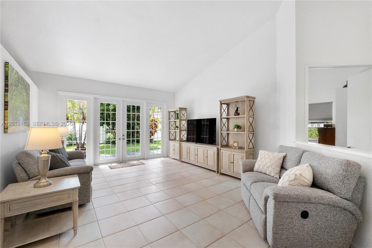 1522 NW 182nd Way, Pembroke Pines, FL 33029 Photo