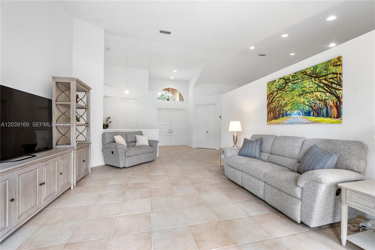 1522 NW 182nd Way, Pembroke Pines, FL 33029 Photo