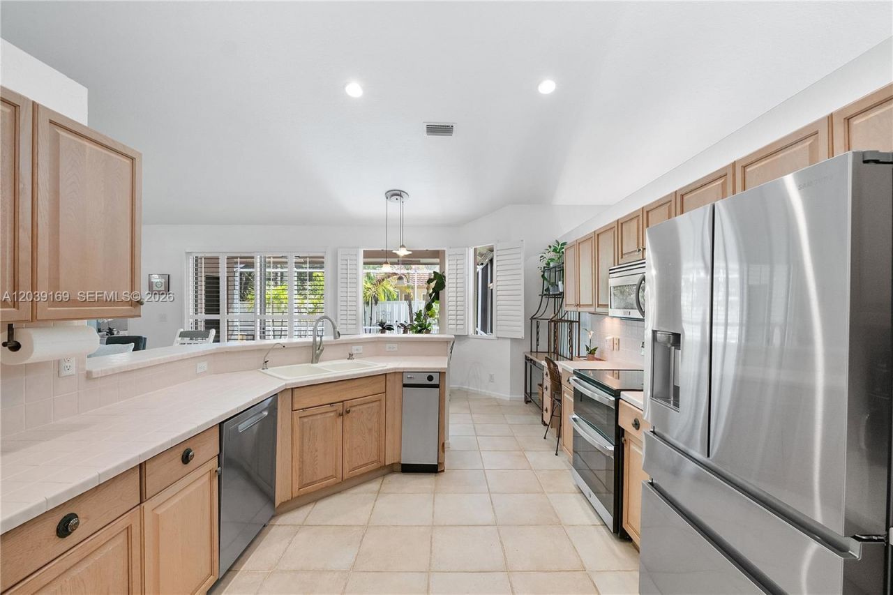 1522 NW 182nd Way, Pembroke Pines, FL 33029 Photo