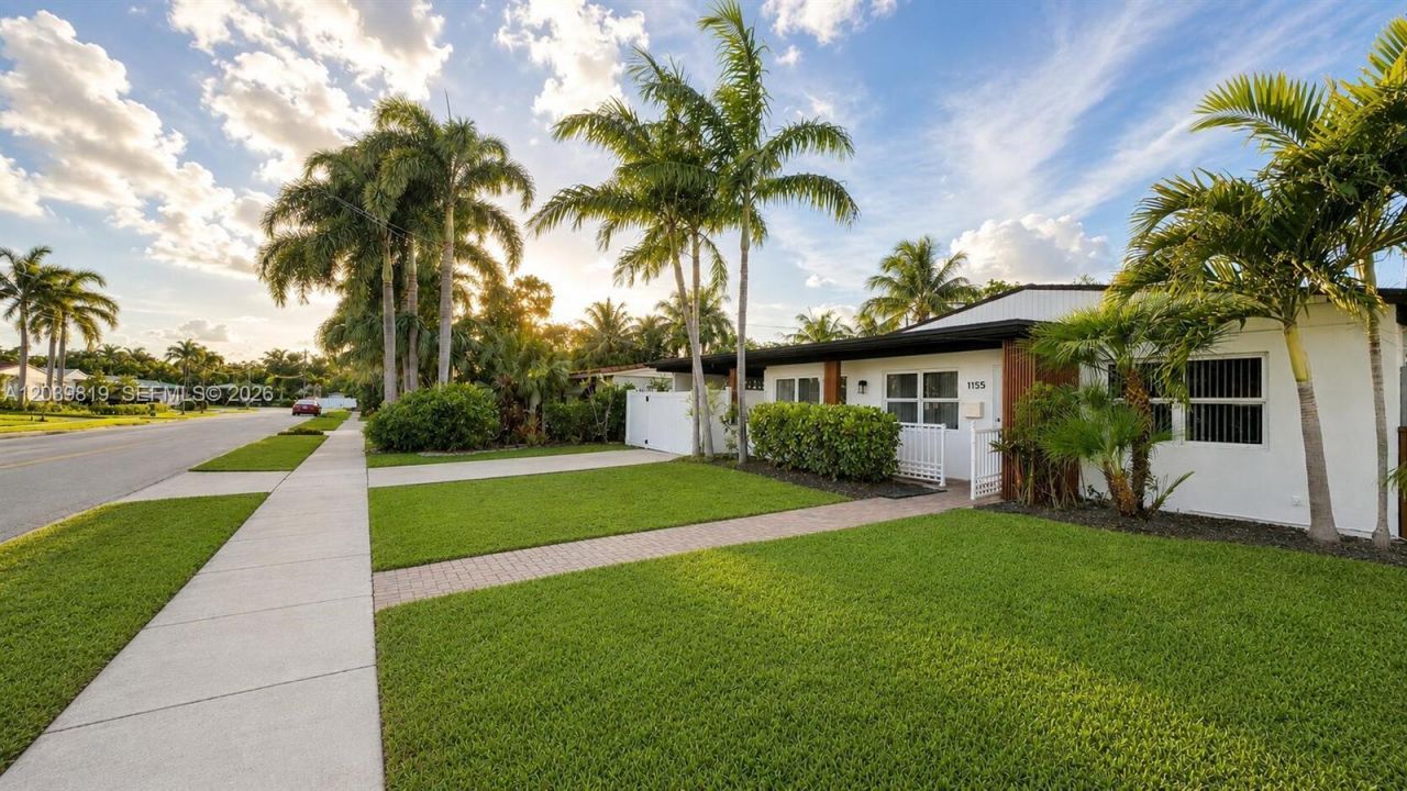 1155 Hayes St , Hollywood, FL 33019 Photo