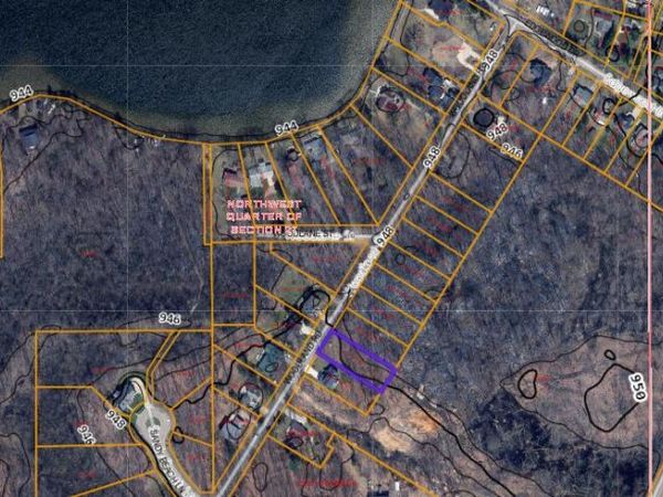 4000 Woodland Road, Jackson, MI 49203