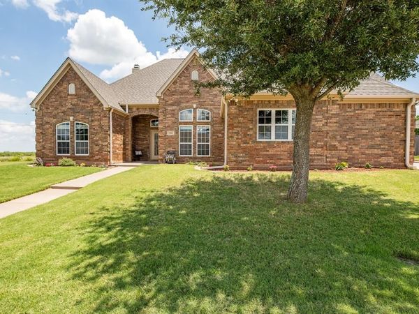 1004 Vineyard Lane, Henrietta, TX 76365