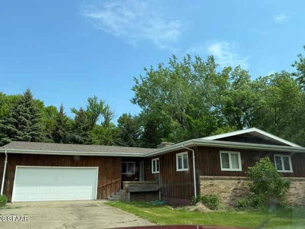 310 ORANGE Street E, Cavalier, ND 58220