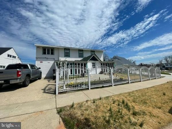 10 MIDDLE ROAD, LEVITTOWN, PA 19056