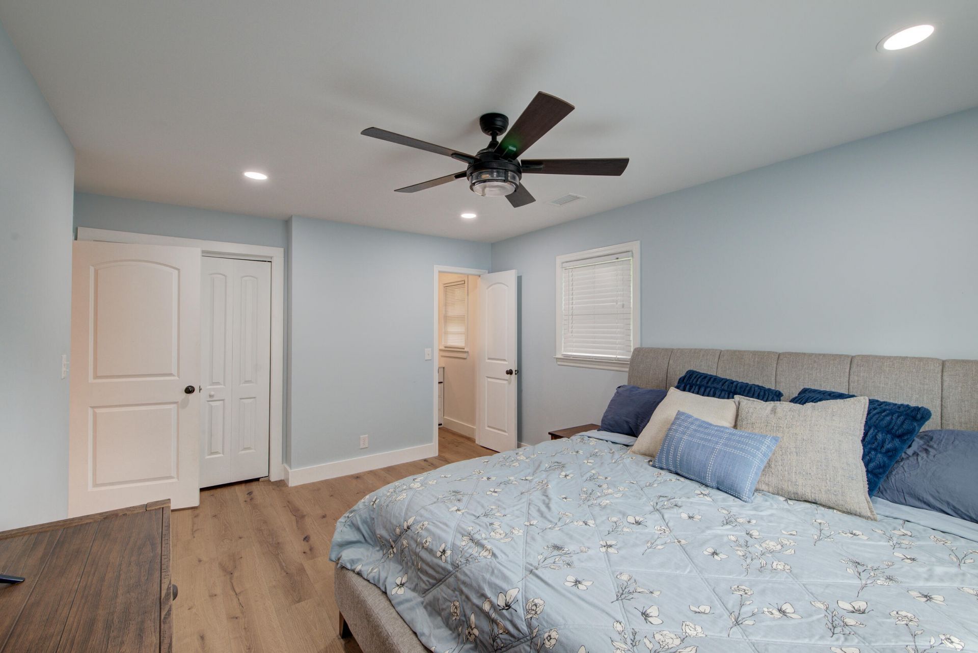 843 Trent Street Photo 15