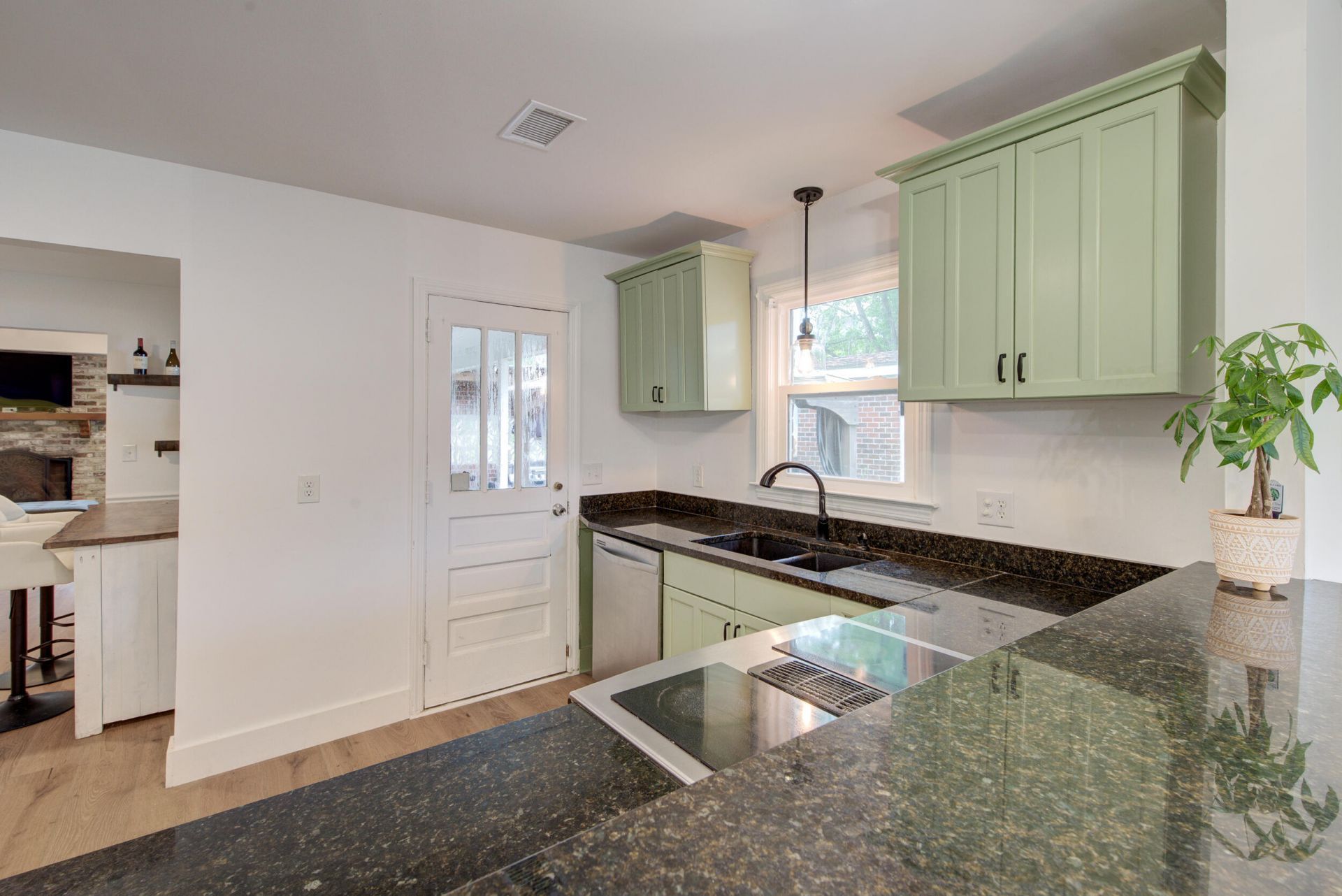 843 Trent Street Photo 33