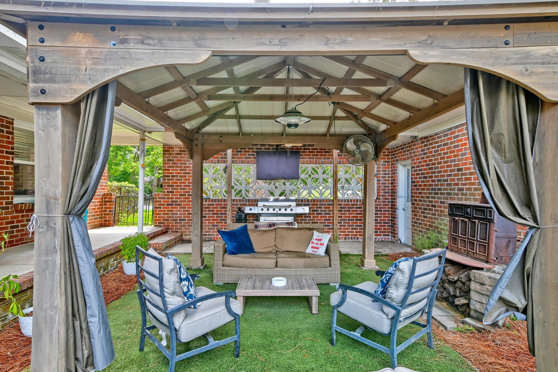 843 Trent Street Photo 7