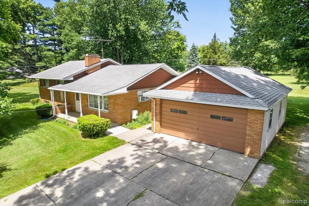 11141 Spencer Road, Brighton Township, MI 48114 Main Photo