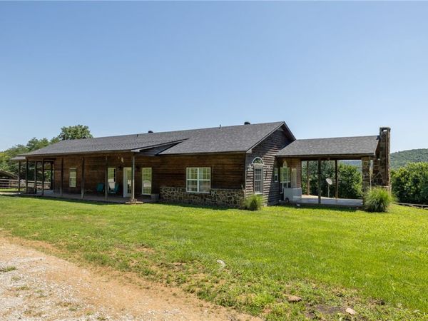 17068 Hazel Valley Road , Fayetteville, AR 72701