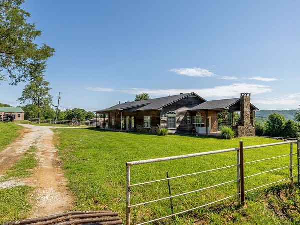 17068 Hazel Valley Road , Fayetteville, AR 72701