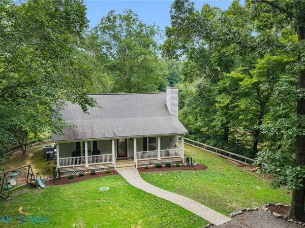 70 Mill Ridge Road, Hartfield, VA 23071