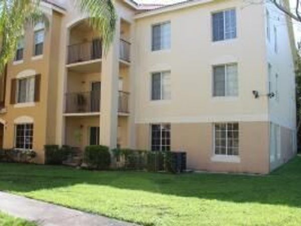 4211 San Marino Boulevard, Unit 107, West Palm Beach, FL 33409