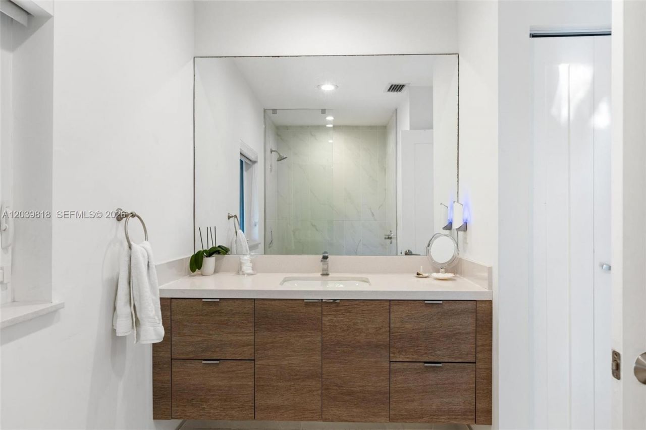 1014 Jefferson St , Hollywood, FL 33019 Photo