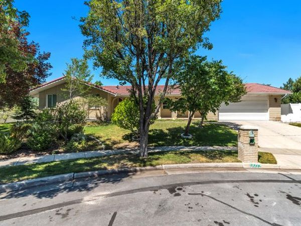 1602 NICKLAUS CIR, Sandy, UT 84092