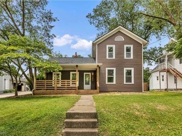 137 N Vine Street, Medina, OH 44256