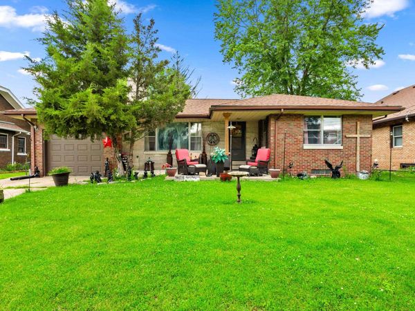 2907 N SHERIDAN Road, Peoria, IL 61604