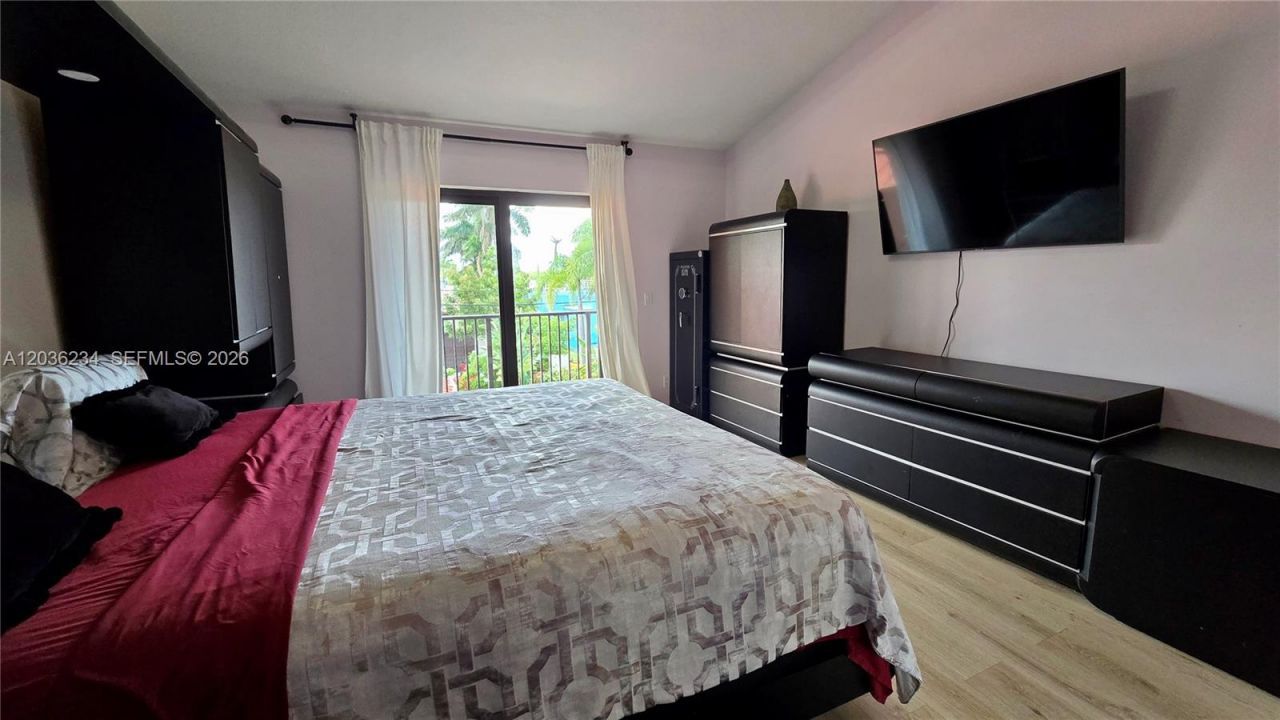 741 Tyler St , Hollywood, FL 33019 Photo