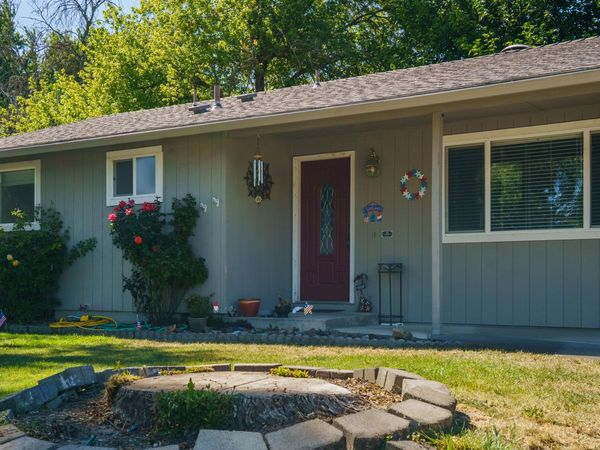 609 E Archwood Drive, Eagle Point, OR 97524