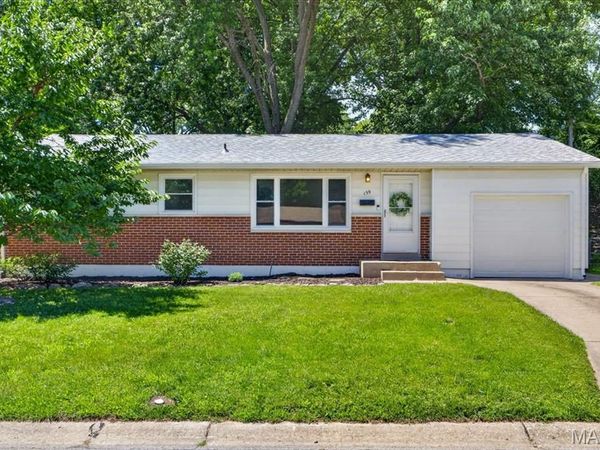 139 Woodlawn Drive, St Charles, MO 63301