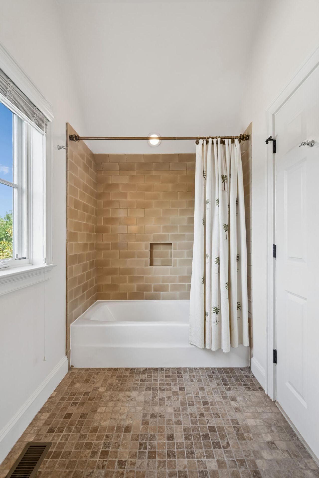 67 Delahow Street Photo 89