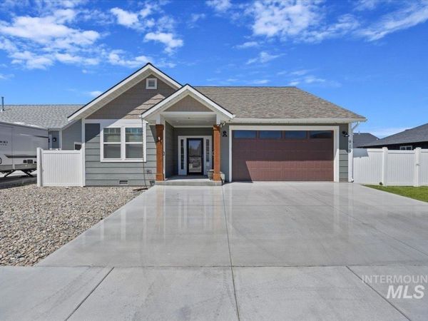 919 Victory Dr, Gooding, ID 83330