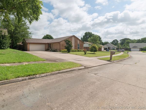 1104 W Birmingham Street , Broken Arrow, OK 74011
